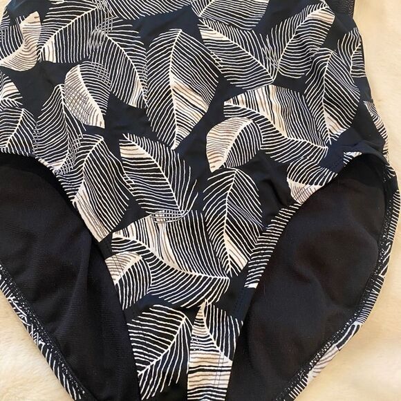 Black & White Swimsuit Size 12/14 - Picture 4 of 4